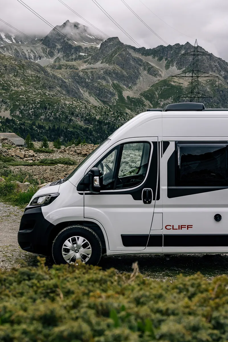 Sunlight Cliff CVE 600 Peugeot