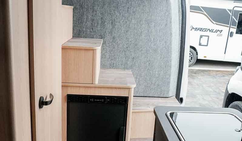SUNLIGHT VAN LIFE 540V  ADVENTURE EDITION lleno