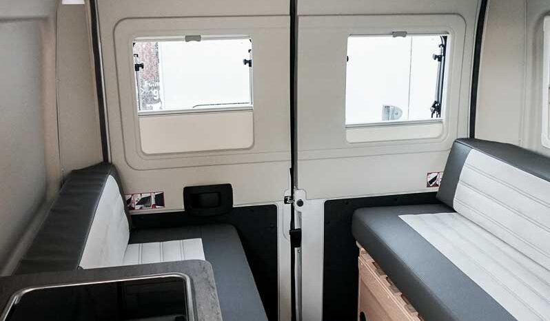 SUNLIGHT VAN LIFE 540V  ADVENTURE EDITION lleno